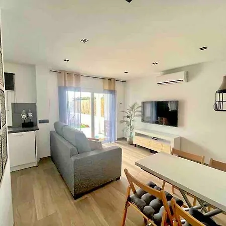 Casa Adosada A 150 Metros De La Playa Semesterbostad